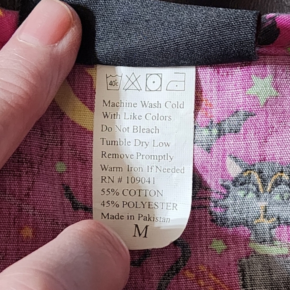 Halloween Scrub Top Women's Medium Pink Black Cat Pumpkin Nursing Medical - Picture 8 of 8